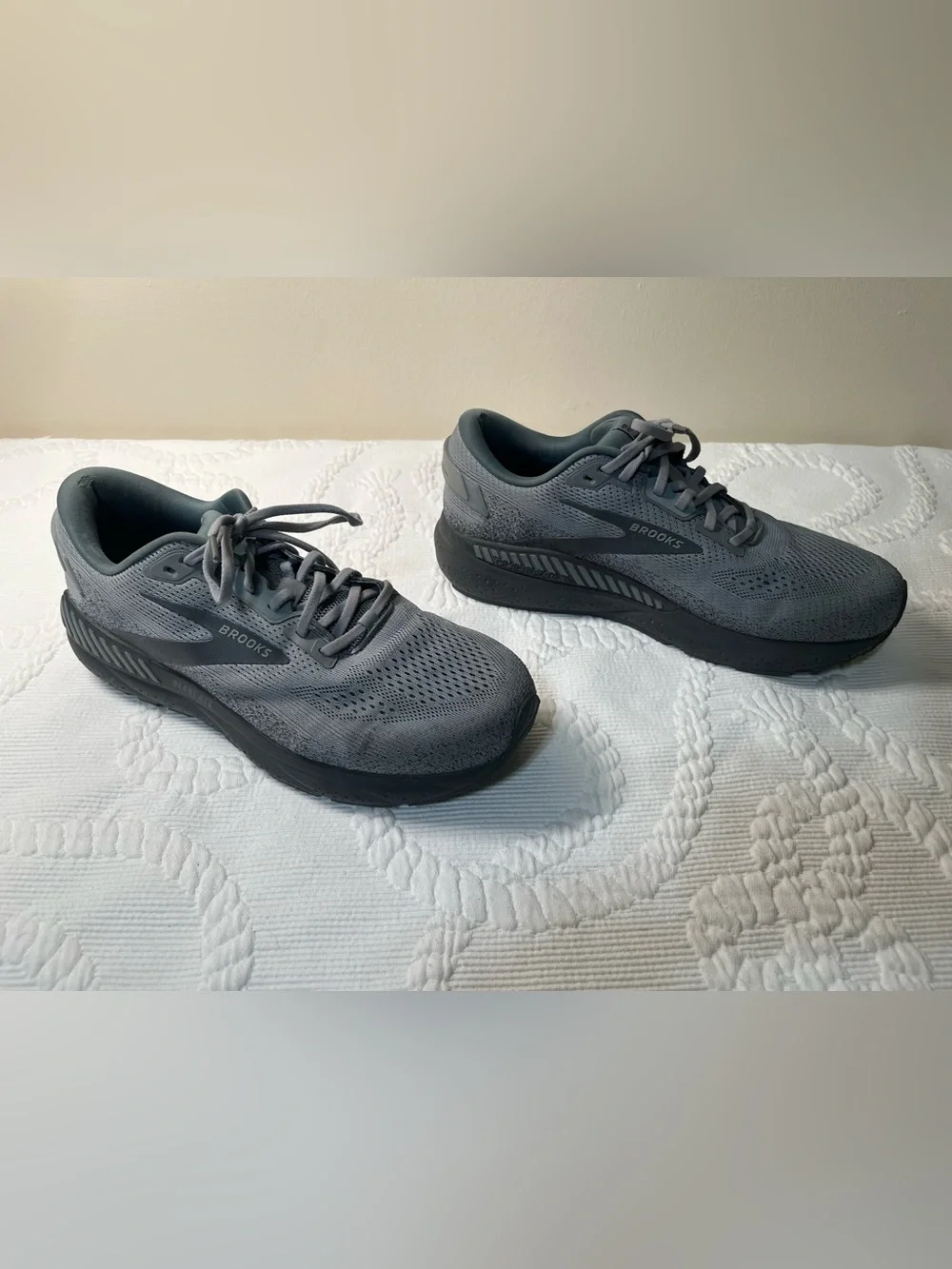 Brook Beast GTS 24 Wide Men’s 11.5 — Gray and Ebony - 1104252E069